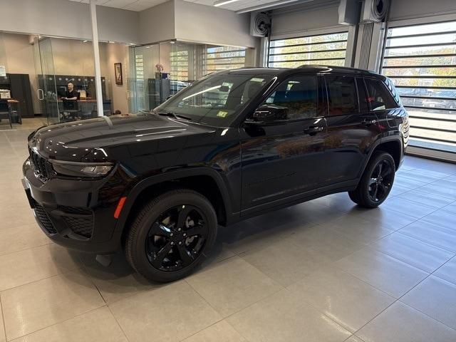 new 2025 Jeep Grand Cherokee car, priced at $44,125