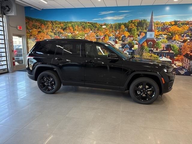 new 2025 Jeep Grand Cherokee car, priced at $44,125