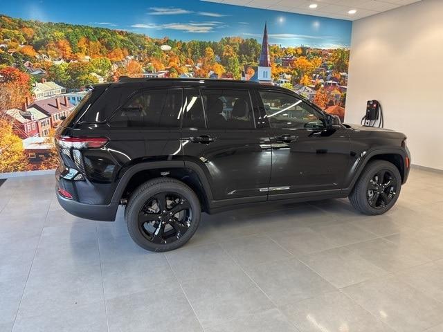 new 2025 Jeep Grand Cherokee car, priced at $44,125
