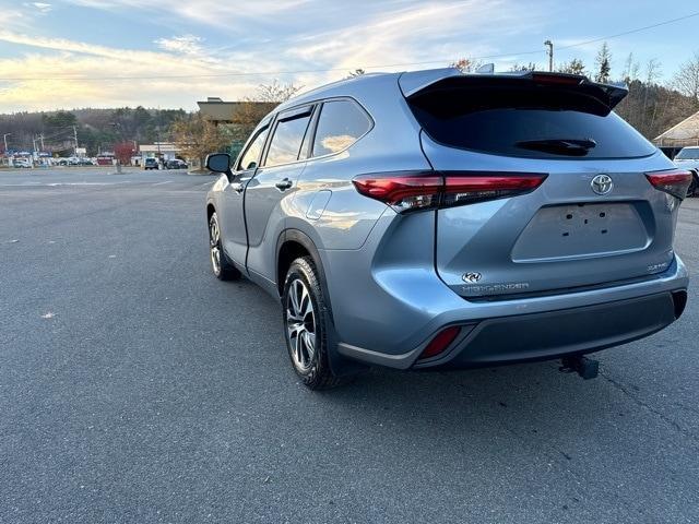 used 2023 Toyota Highlander car, priced at $39,999