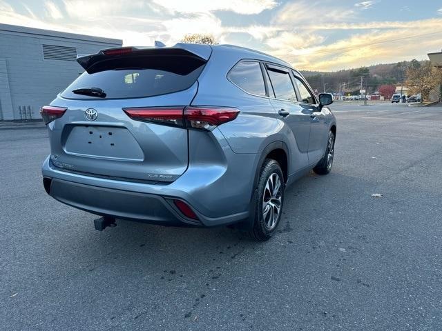 used 2023 Toyota Highlander car, priced at $39,999