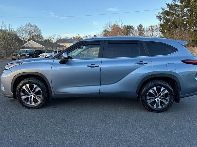 used 2023 Toyota Highlander car, priced at $39,999