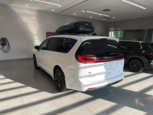 new 2025 Chrysler Pacifica car, priced at $44,515