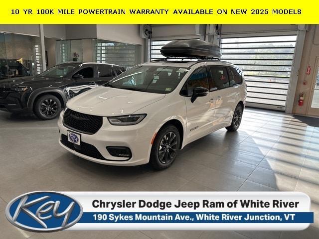 new 2025 Chrysler Pacifica car, priced at $44,515