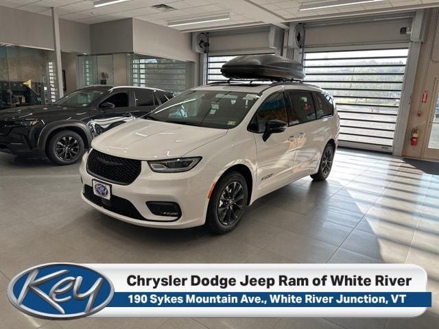 new 2025 Chrysler Pacifica car, priced at $44,515