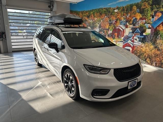 new 2025 Chrysler Pacifica car, priced at $44,515