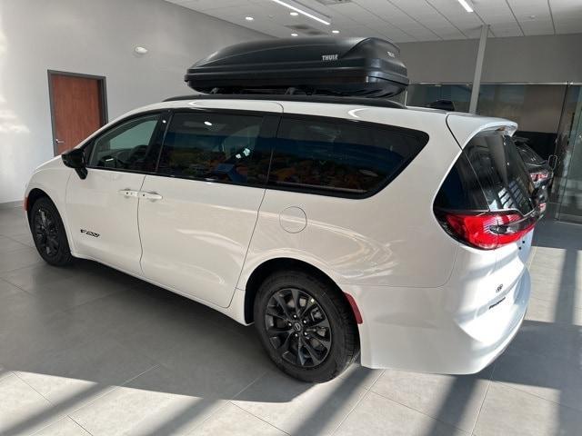 new 2025 Chrysler Pacifica car, priced at $44,515