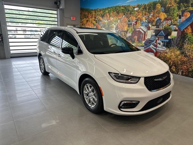 new 2025 Chrysler Pacifica car, priced at $42,147