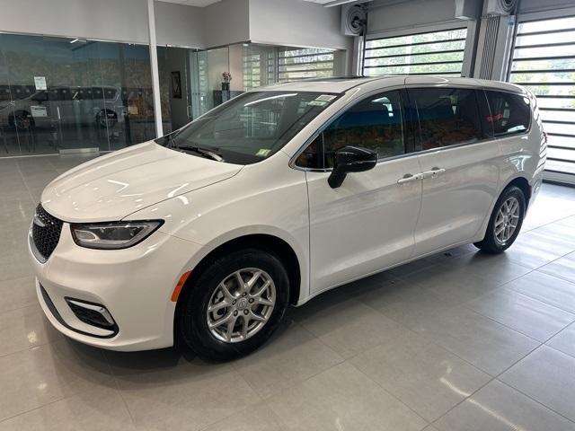 new 2025 Chrysler Pacifica car, priced at $42,147
