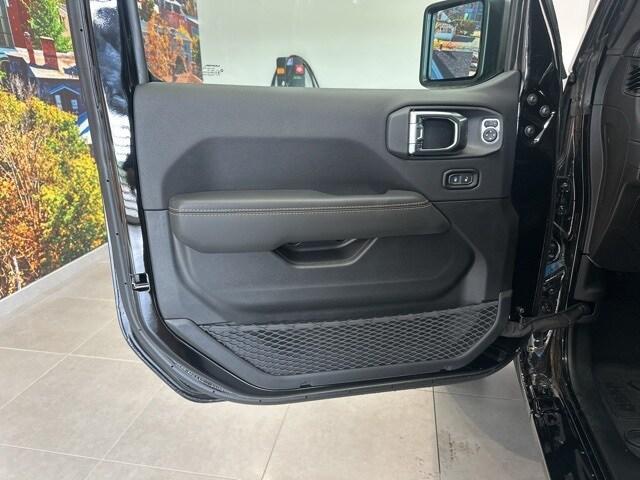 new 2025 Jeep Gladiator car, priced at $51,658