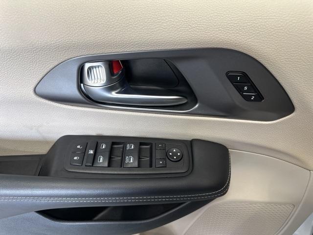 used 2023 Chrysler Pacifica car, priced at $23,495