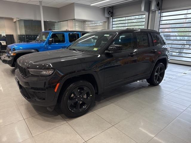 new 2025 Jeep Grand Cherokee car, priced at $45,120
