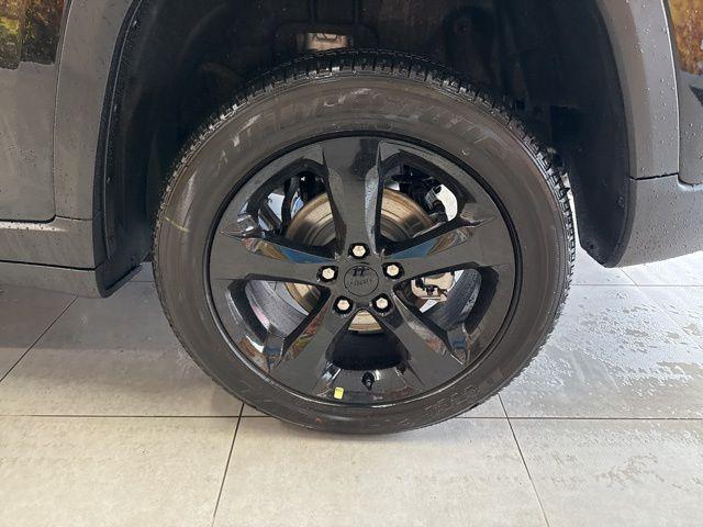 new 2025 Jeep Grand Cherokee car, priced at $45,120