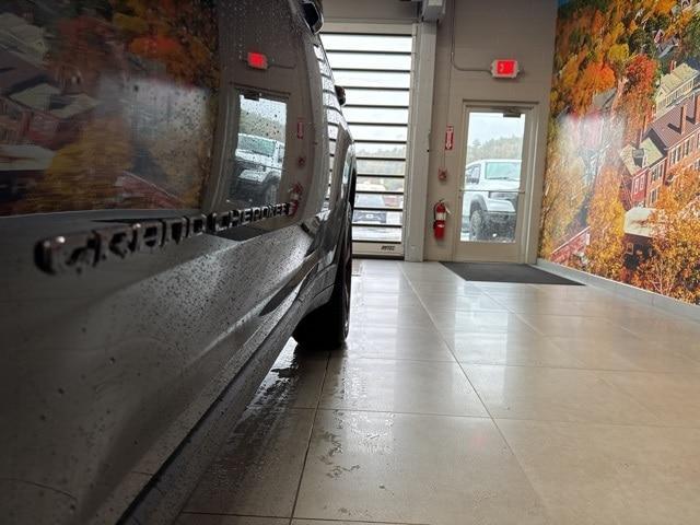 new 2025 Jeep Grand Cherokee car, priced at $45,120