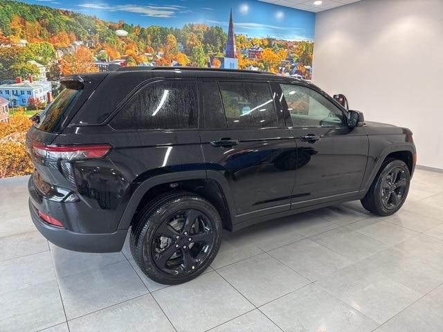new 2025 Jeep Grand Cherokee car, priced at $45,120