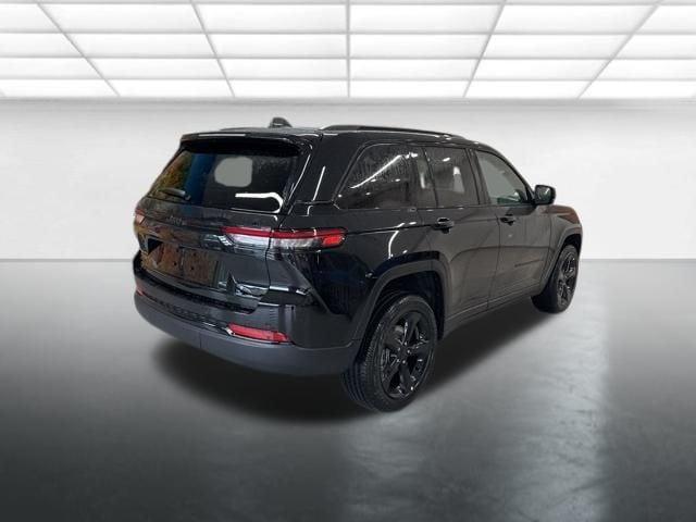 new 2025 Jeep Grand Cherokee car, priced at $45,120