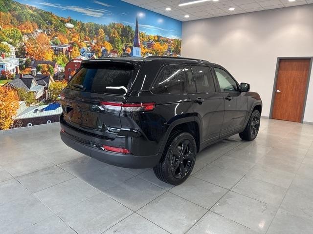new 2025 Jeep Grand Cherokee car, priced at $45,120