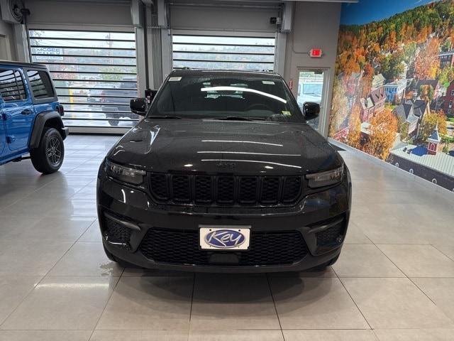 new 2025 Jeep Grand Cherokee car, priced at $45,120
