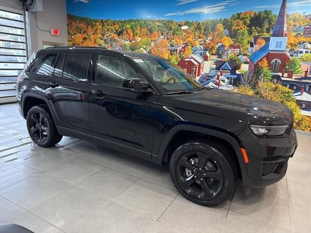 new 2025 Jeep Grand Cherokee car, priced at $45,120