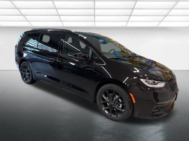 new 2026 Chrysler Pacifica car, priced at $47,745