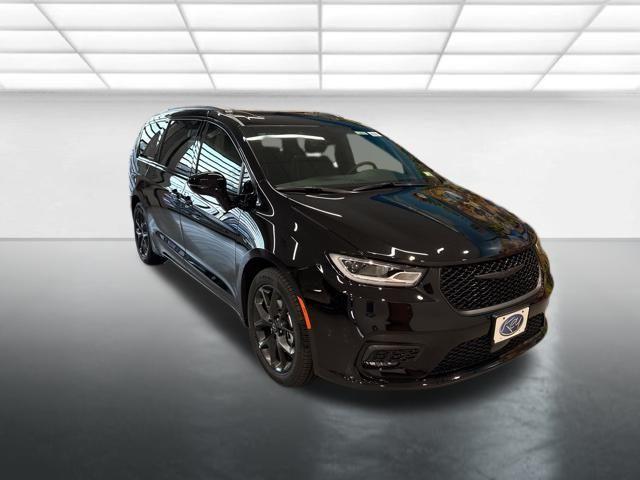 new 2026 Chrysler Pacifica car, priced at $47,745