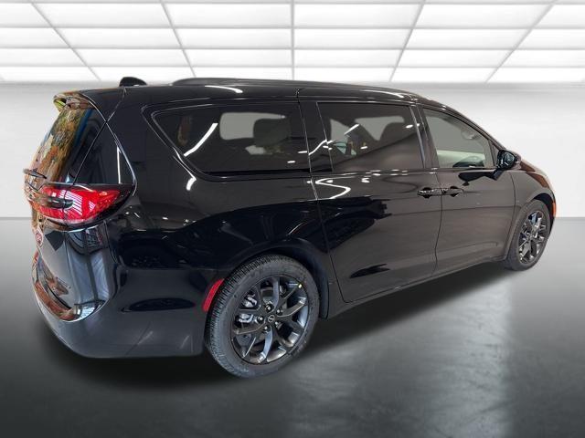 new 2026 Chrysler Pacifica car, priced at $47,745