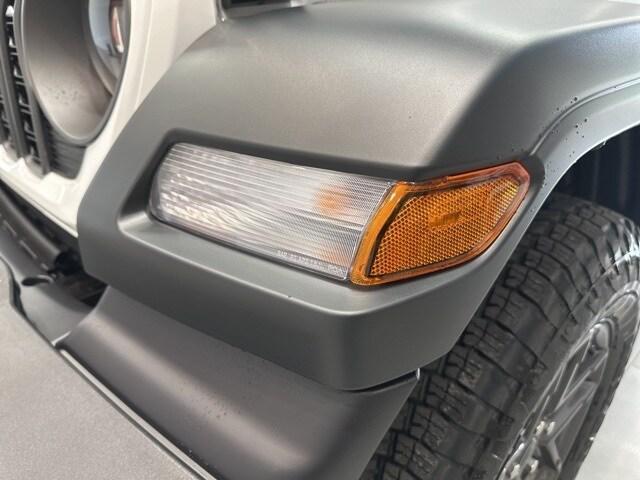 new 2025 Jeep Wrangler car, priced at $47,871