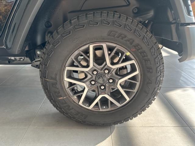 new 2025 Jeep Wrangler car, priced at $52,720