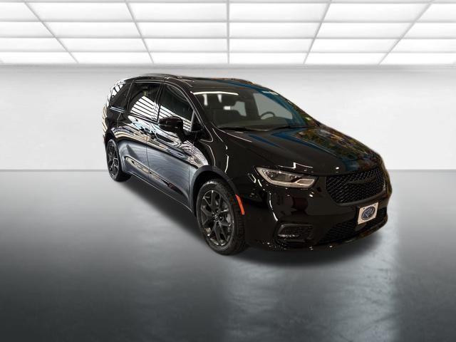 new 2026 Chrysler Pacifica car, priced at $47,975