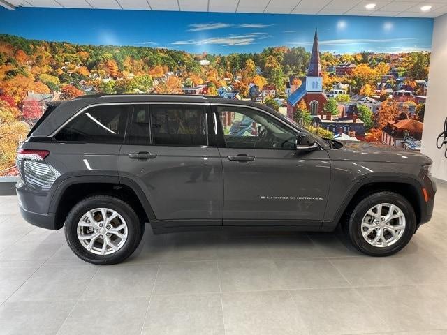 used 2023 Jeep Grand Cherokee car, priced at $28,295