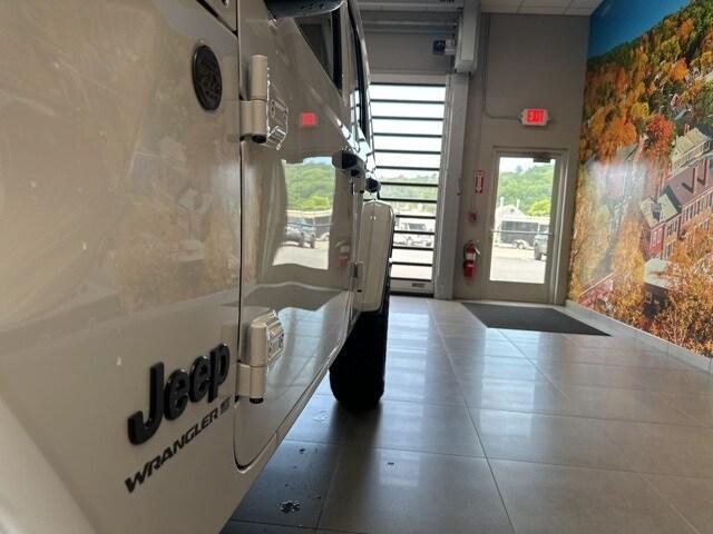 new 2025 Jeep Wrangler car, priced at $52,125