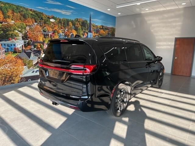 new 2025 Chrysler Pacifica car, priced at $51,944
