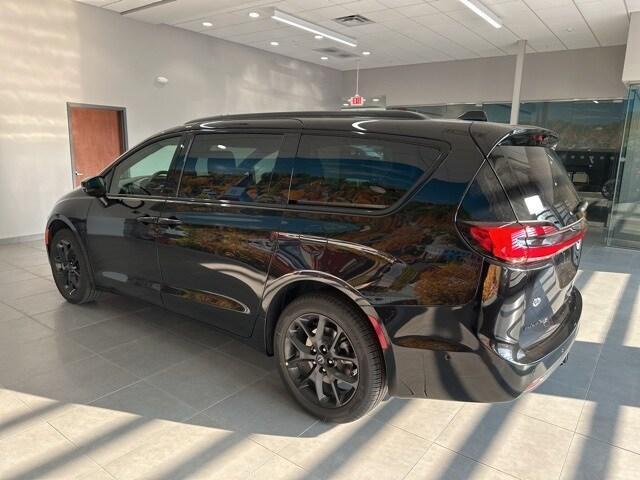 new 2025 Chrysler Pacifica car, priced at $51,944