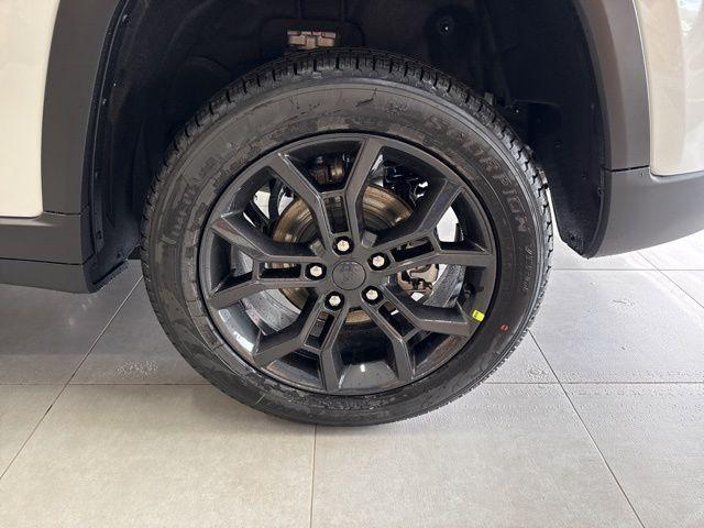 new 2025 Jeep Grand Cherokee car, priced at $45,890