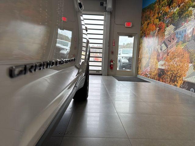 new 2025 Jeep Grand Cherokee car, priced at $45,890