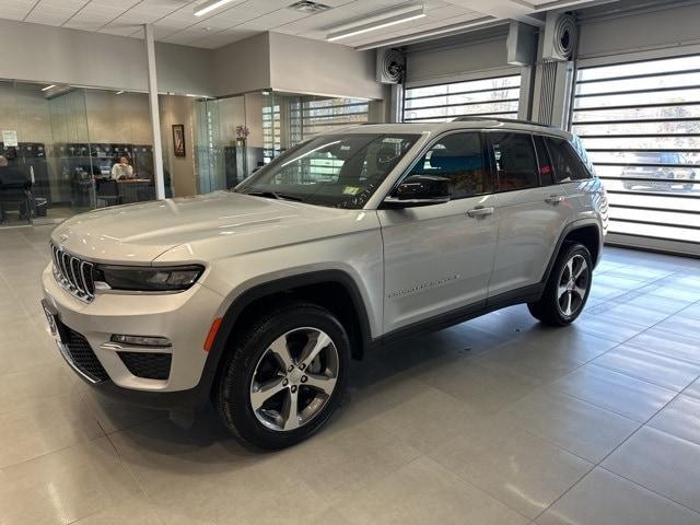 new 2024 Jeep Grand Cherokee car, priced at $44,435