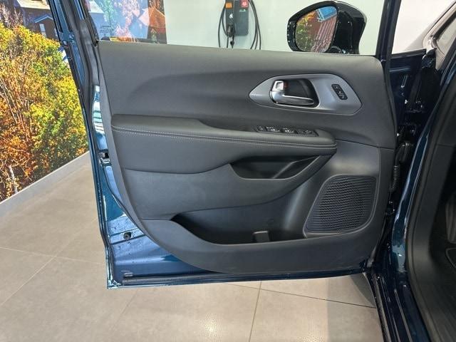 new 2025 Chrysler Pacifica car, priced at $46,080