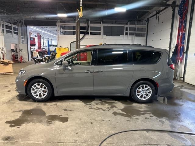 used 2022 Chrysler Pacifica car, priced at $26,999