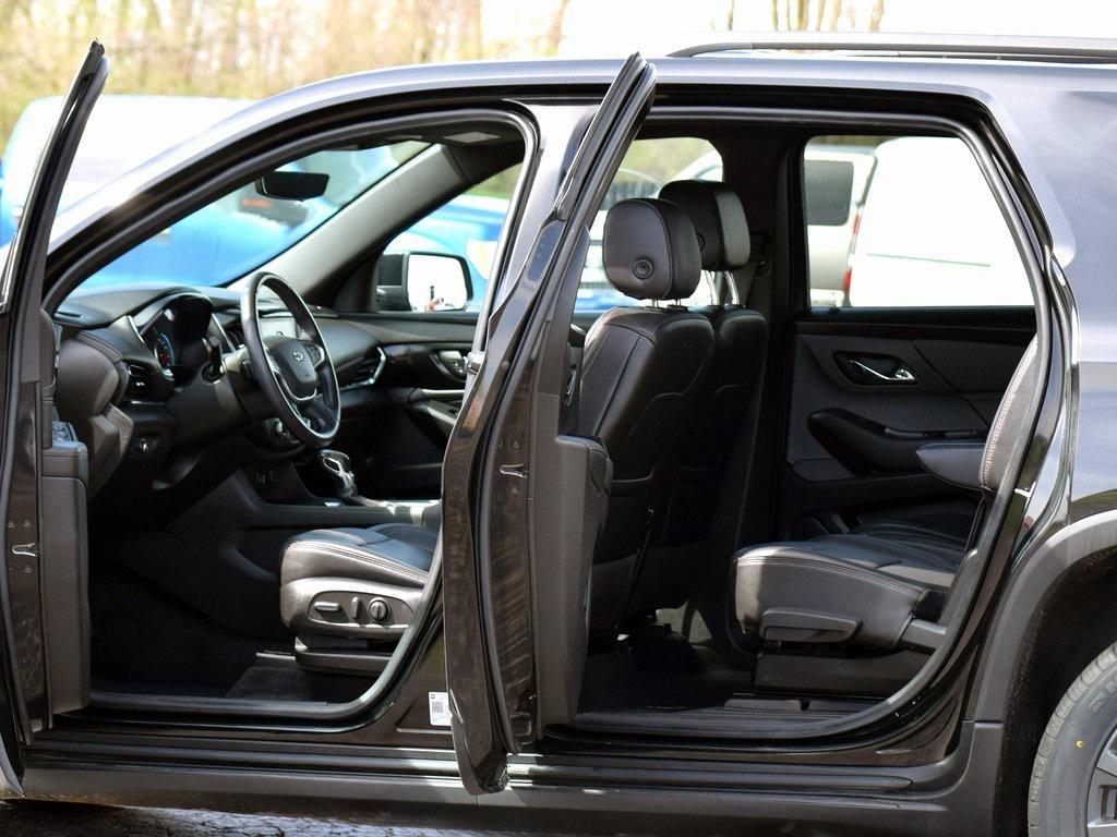 used 2022 Chevrolet Traverse car, priced at $33,035