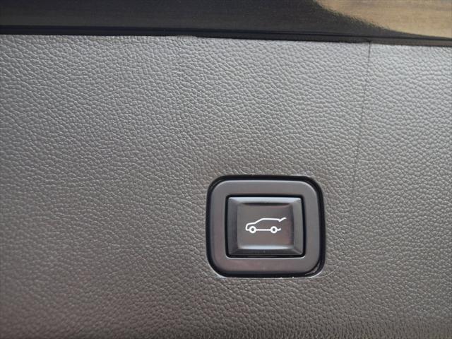 used 2022 Chevrolet Traverse car, priced at $33,988