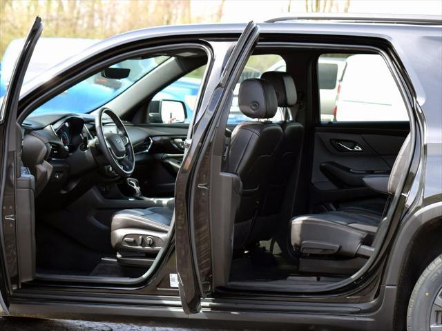 used 2022 Chevrolet Traverse car, priced at $33,988