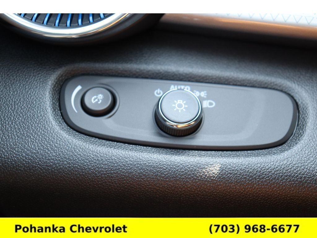 new 2025 Chevrolet Trax car, priced at $25,025