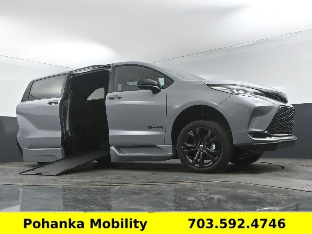 used 2025 Toyota Sienna car