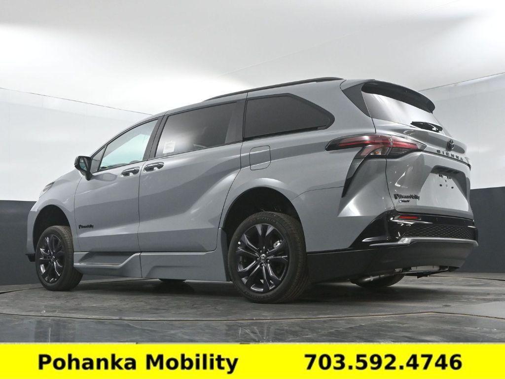 used 2025 Toyota Sienna car