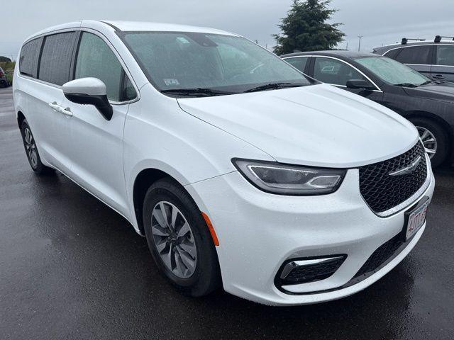 used 2023 Chrysler Pacifica Hybrid car, priced at $27,495