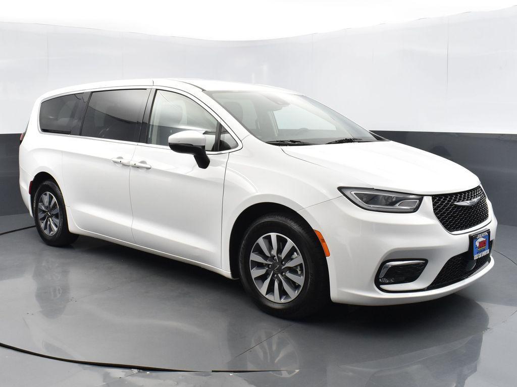 used 2023 Chrysler Pacifica Hybrid car, priced at $27,477