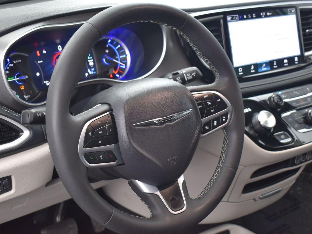 used 2023 Chrysler Pacifica Hybrid car, priced at $27,477