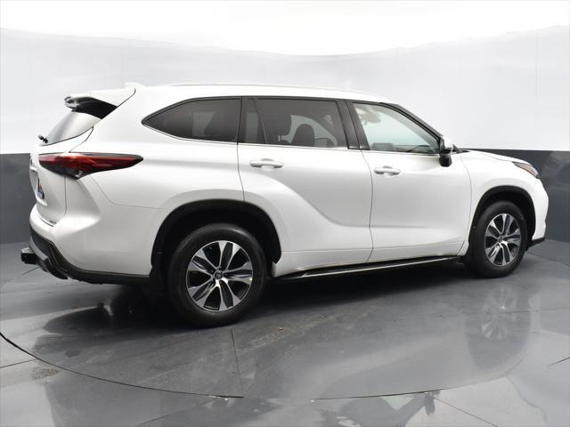 used 2022 Toyota Highlander car, priced at $39,777