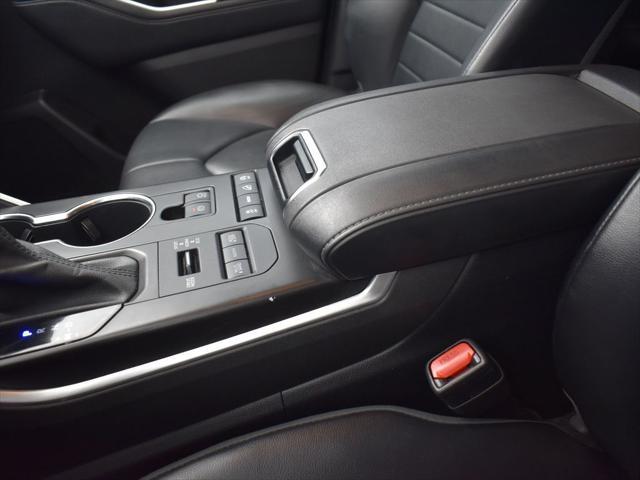 used 2022 Toyota Highlander car, priced at $38,434