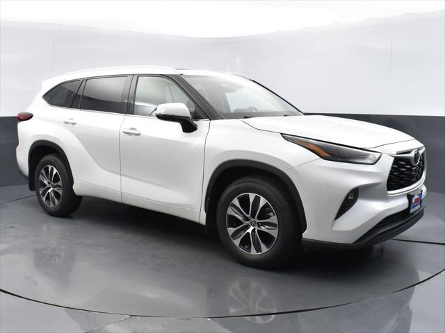 used 2022 Toyota Highlander car, priced at $38,434